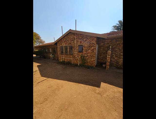 4 BEDROOM HOUSE FOR SALE IN GLEN MARAIS